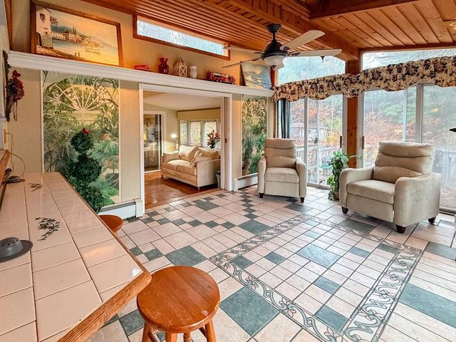 54 Dracut Road, Hudson, NH 03051