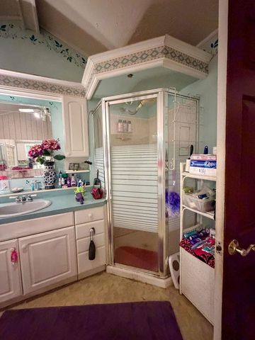 54 Dracut Road, Hudson, NH 03051