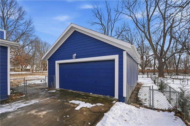 511 E Sheridan Street, Olathe, KS 66061