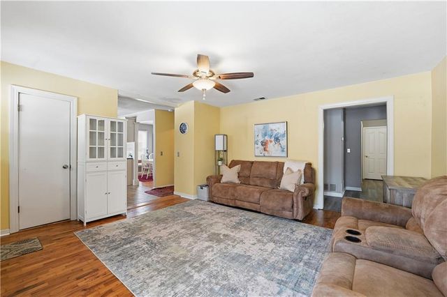 511 E Sheridan Street, Olathe, KS 66061