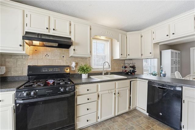 511 E Sheridan Street, Olathe, KS 66061