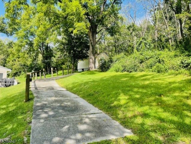 77 Swartswood Rd, Newton Town, NJ 07860