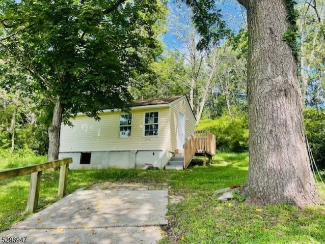 77 Swartswood Rd, Newton Town, NJ 07860