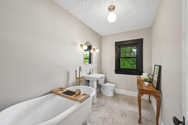 319 W Main Street W, Ashville, OH 43103