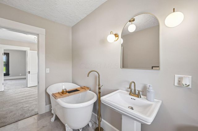 319 W Main Street W, Ashville, OH 43103