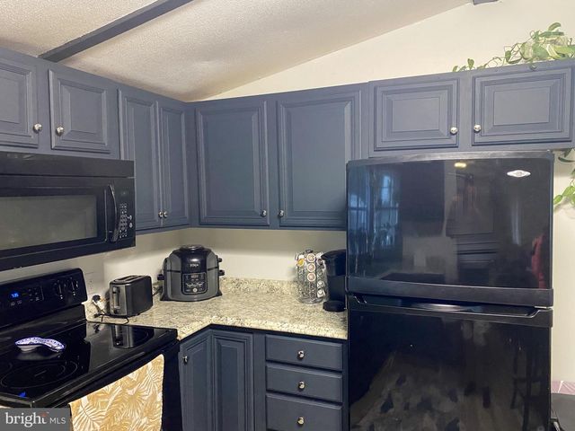 15 LETTI DR, Elizabethtown, PA 17022