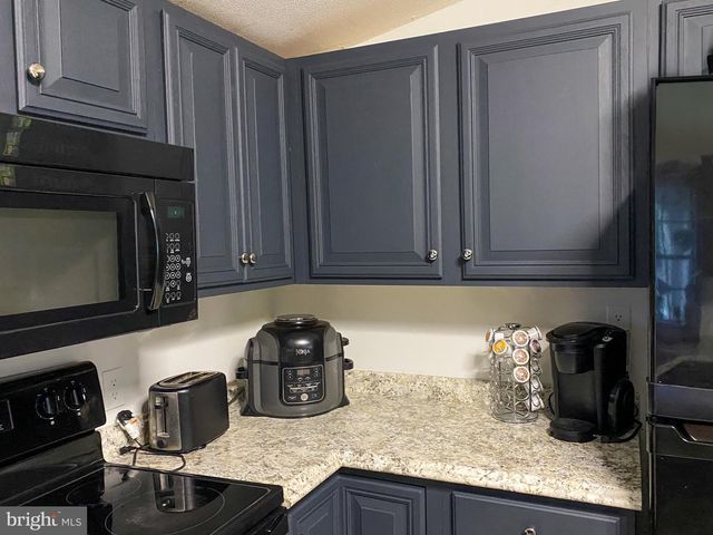 15 LETTI DR, Elizabethtown, PA 17022