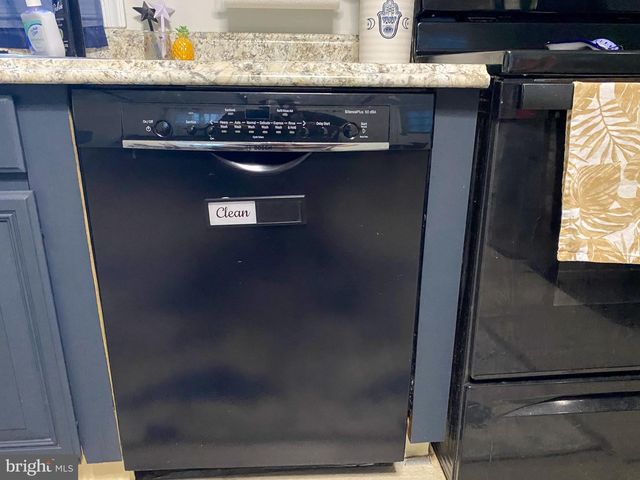 15 LETTI DR, Elizabethtown, PA 17022