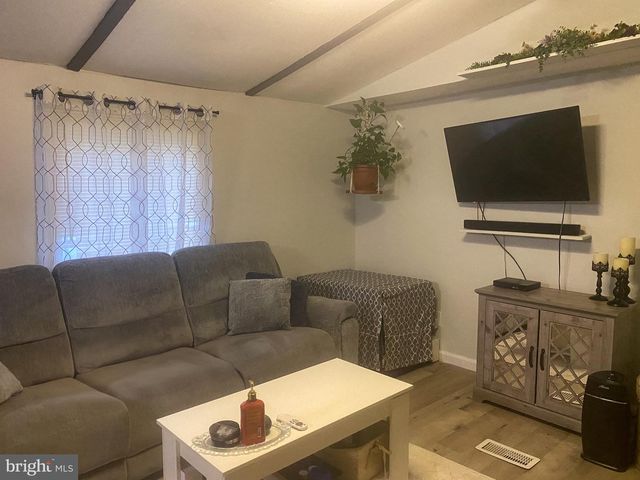 15 LETTI DR, Elizabethtown, PA 17022