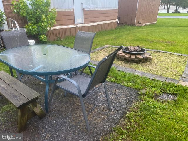 15 LETTI DR, Elizabethtown, PA 17022