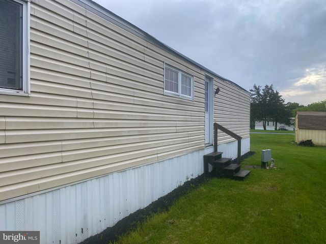 15 LETTI DR, Elizabethtown, PA 17022