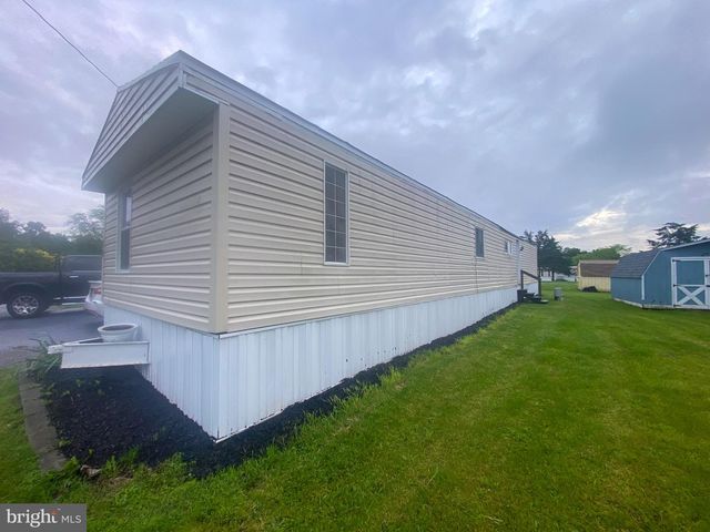 15 LETTI DR, Elizabethtown, PA 17022