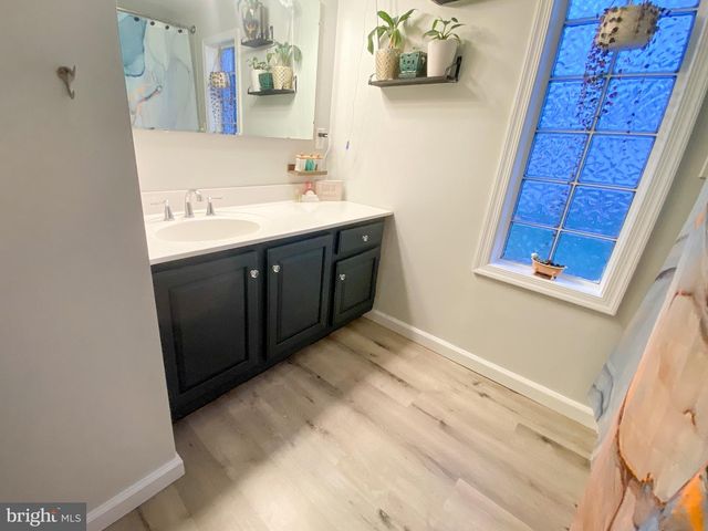 15 LETTI DR, Elizabethtown, PA 17022