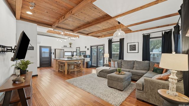 321 E Mistletoe, San Antonio, TX 78212