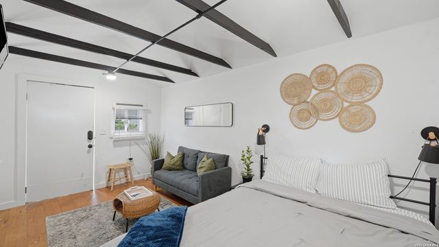 321 E Mistletoe, San Antonio, TX 78212