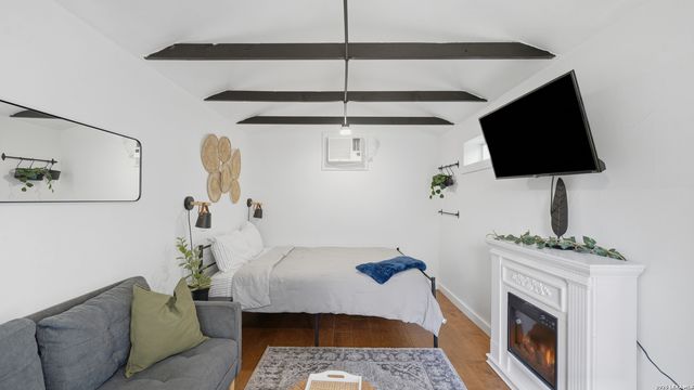 321 E Mistletoe, San Antonio, TX 78212