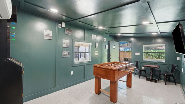 321 E Mistletoe, San Antonio, TX 78212