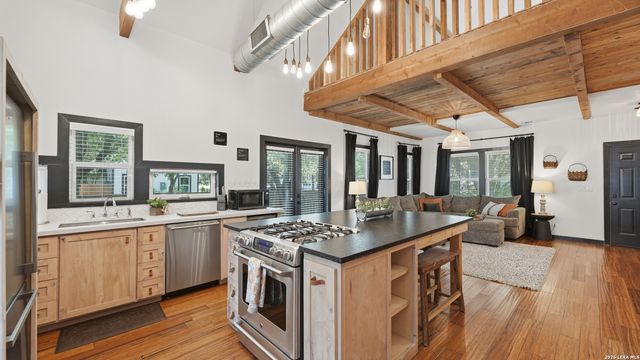 321 E Mistletoe, San Antonio, TX 78212