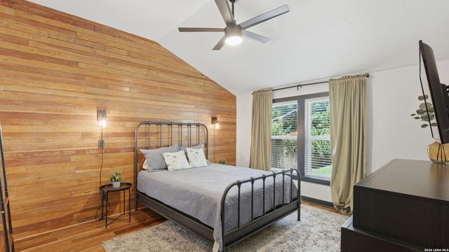 321 E Mistletoe, San Antonio, TX 78212