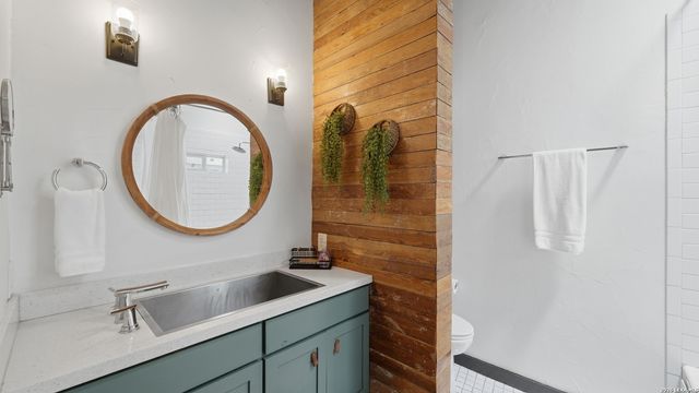 321 E Mistletoe, San Antonio, TX 78212
