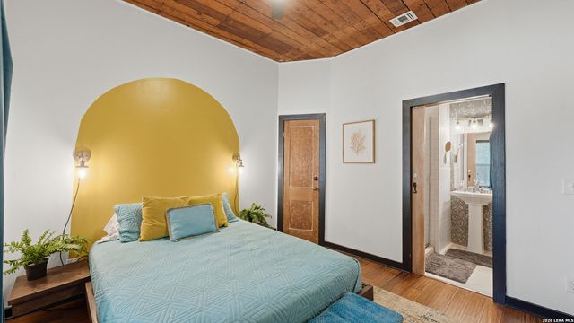 321 E Mistletoe, San Antonio, TX 78212