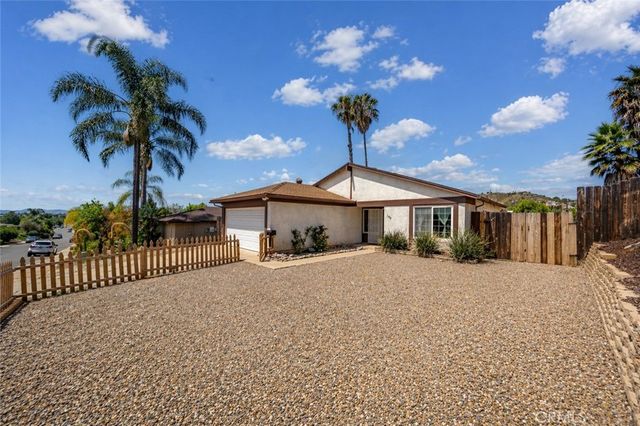 1458 Kent, Escondido, CA 92027