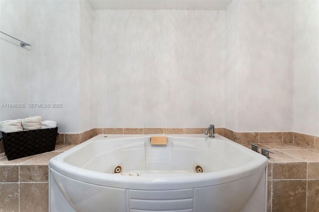 18201 Collins Avenue 604, Sunny Isles Beach, FL 33160