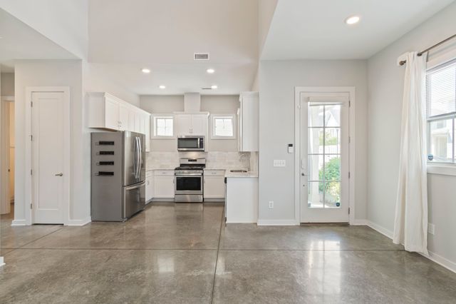 1020 Treaty Oaks Dr, Nashville, TN 37209