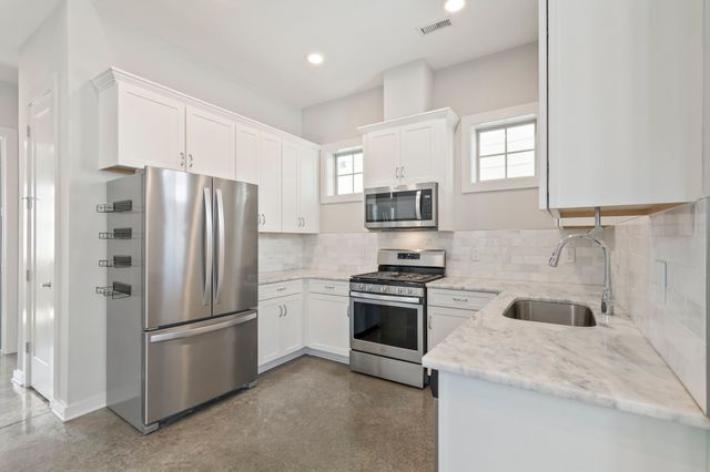 1020 Treaty Oaks Dr, Nashville, TN 37209
