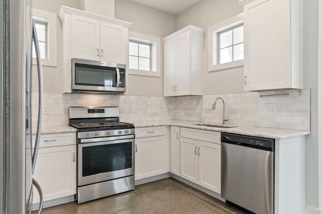 1020 Treaty Oaks Dr, Nashville, TN 37209