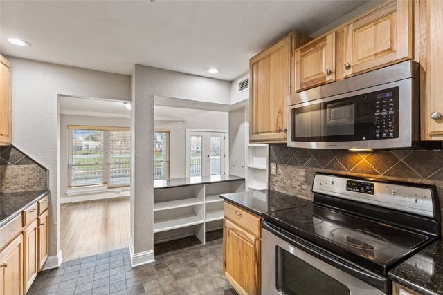 906 Canal Street, Irving, TX 75063