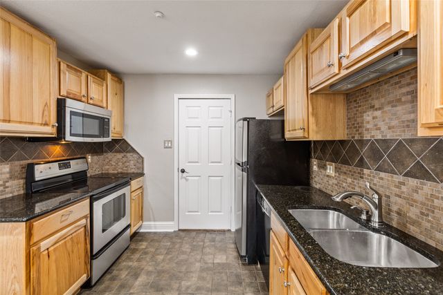 906 Canal Street, Irving, TX 75063