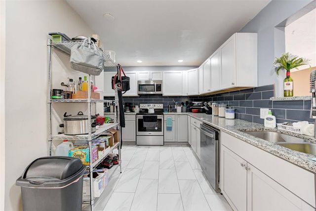 961 NW 6th Street, Moore, OK 73160