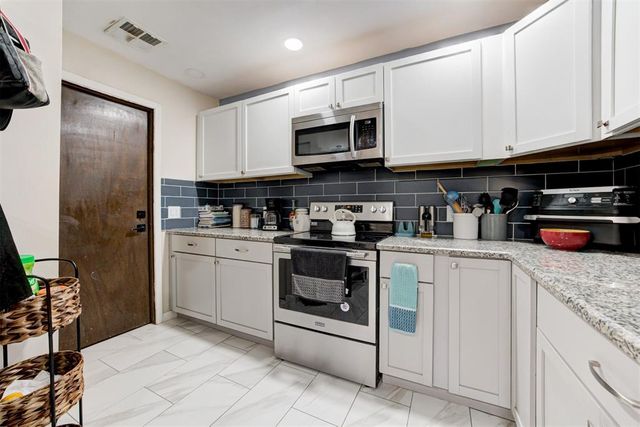 961 NW 6th Street, Moore, OK 73160