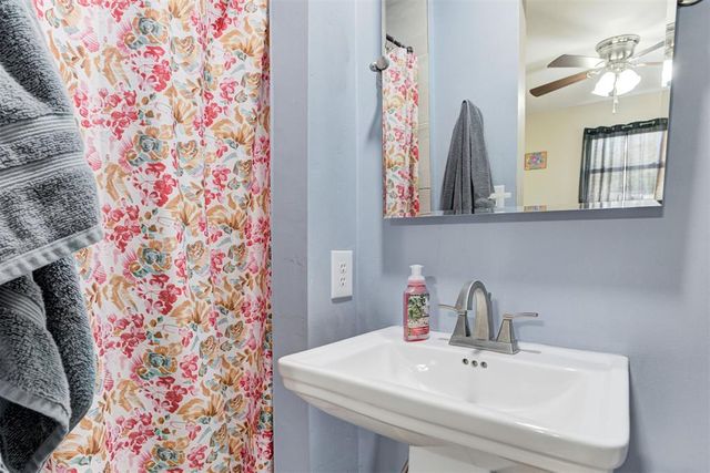 961 NW 6th Street, Moore, OK 73160