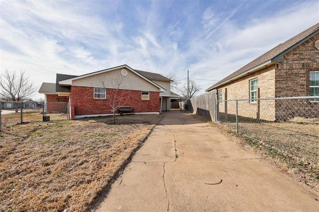961 NW 6th Street, Moore, OK 73160