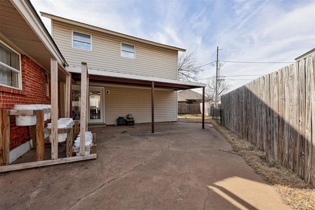 961 NW 6th Street, Moore, OK 73160