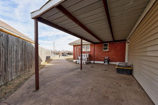 961 NW 6th Street, Moore, OK 73160