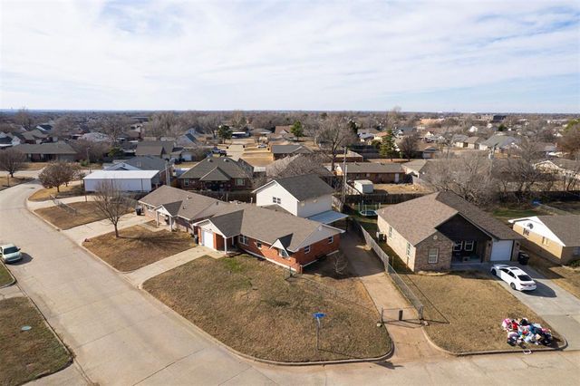 961 NW 6th Street, Moore, OK 73160