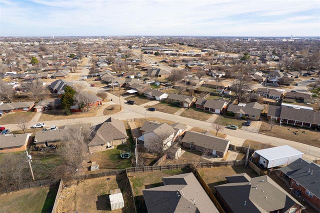 961 NW 6th Street, Moore, OK 73160