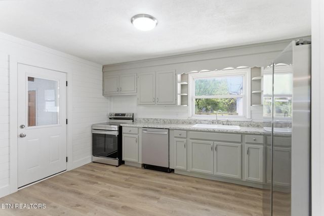 2210 W Gilbert Lane, Knoxville, TN 37920