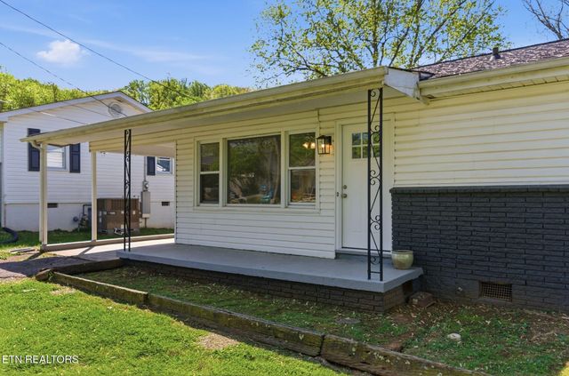 2210 W Gilbert Lane, Knoxville, TN 37920