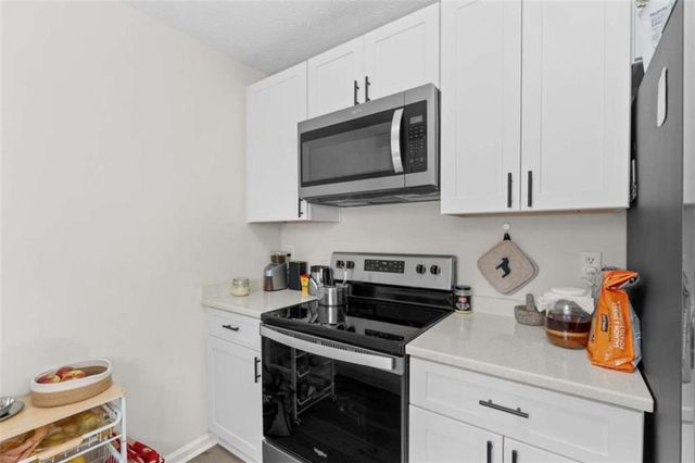 1220 S Hampton Road S, Hampton, GA 30228