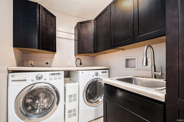 52048 Glen Arbor Court, Granger, IN 46530