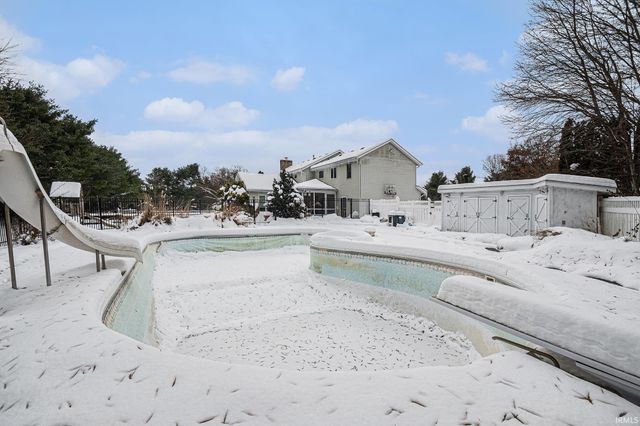 52048 Glen Arbor Court, Granger, IN 46530