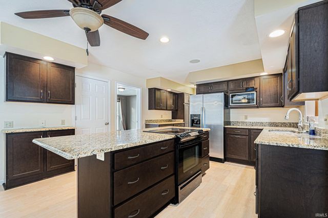 52048 Glen Arbor Court, Granger, IN 46530