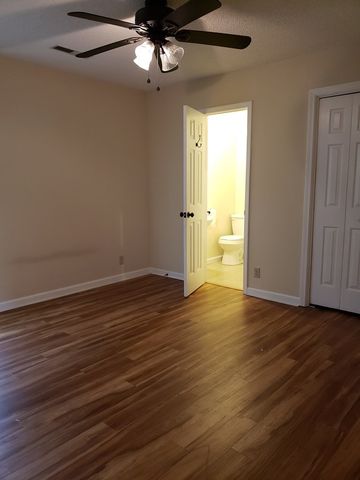 5050 Queen Chapel Road, Dalzell, SC 29040