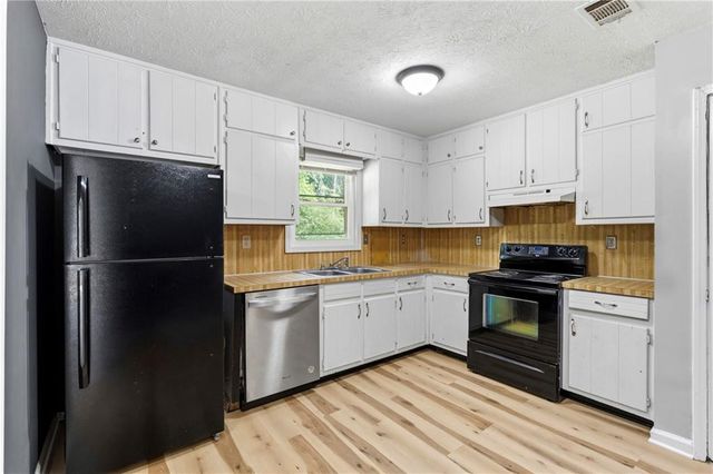 399 Hearth Place, Lawrenceville, GA 30043