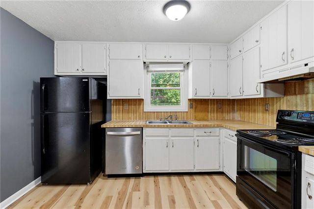 399 Hearth Place, Lawrenceville, GA 30043