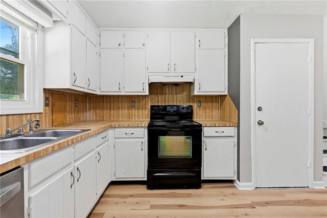 399 Hearth Place, Lawrenceville, GA 30043